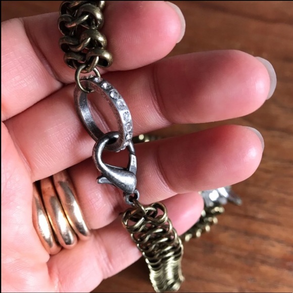 Metal Chain Link Statement Necklace w/Bold Crystal Centrepiece - Picture 5 of 6